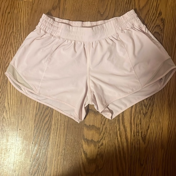 LULULEMON HOTTY HOT SHORTS IN STRAWBERRY MILKSHAKE!!🍓🥛 - Picture 3 of 8